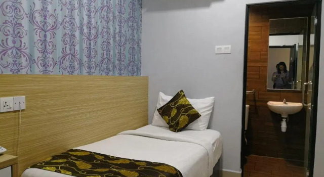 Одноместный номер Standard DMetro Hotel