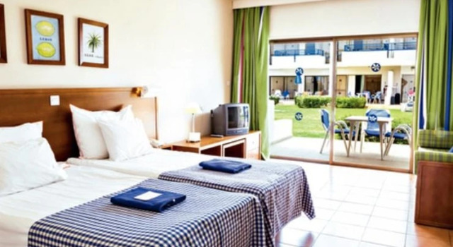 SUNWING Sandy Bay Beach Village, Забронировать Курортный отель Отели Айия-Напа с парковкой, Парковка