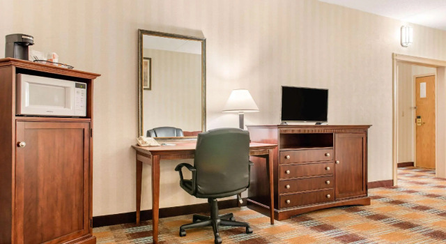 Четырёхместный номер Standard La Quinta Inn & Suites by Wyndham Miamisburg Dayton South