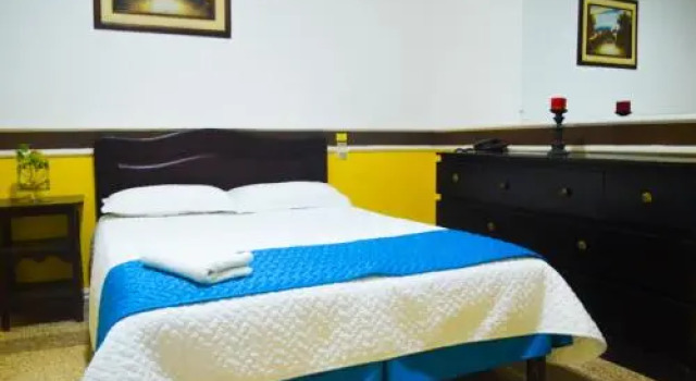 Hotel Francisco, Prenota Hotel Manta Manabi, vicino a Tarqui Beach