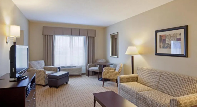 Люкс Holiday Inn Express & Suites Malone by IHG