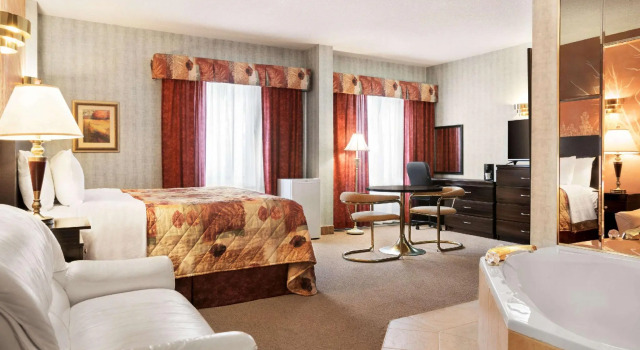 Двухместный люкс Days Inn by Wyndham Ste. Helene-de-Bagot