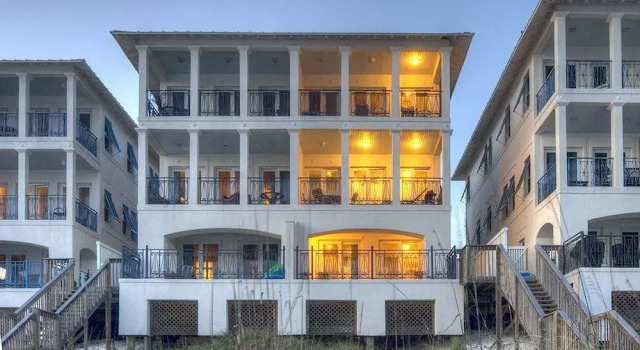 Villa Royale by RedAwning, Varaa Villa Hotellit Emerald Coast uima-altaalla, Uima-allas