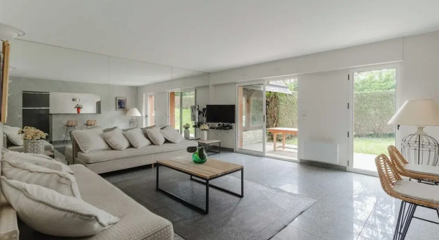 Апартаменты Luxury Haven With Pool, Tennis and Large Garden