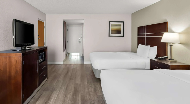 Четырёхместный номер Best Western Luxbury Inn Fort Wayne
