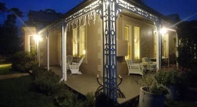 Cromwell House, Забронировать Отель Бизнес-отели Kosciuszko National Park, 4* 5*