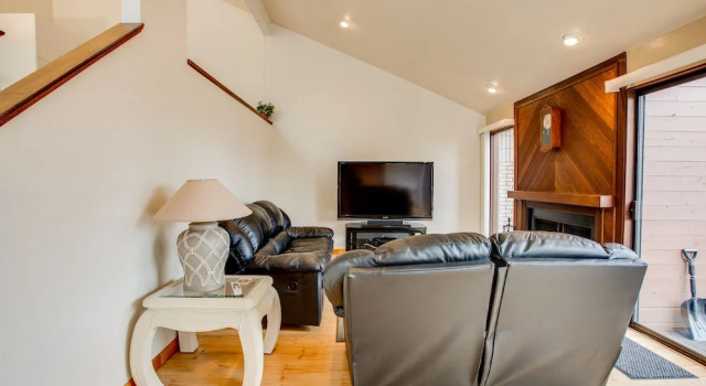 4BR 3BA Phenomenal Ski Retreat Perfectly Located by RedAwning