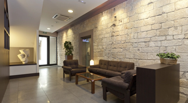 Peninsular, Book Hotel Girona Gironès, near Arab Baths Girona