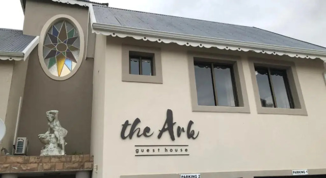 The Ark Guesthouse at Marina Martinique, Забронировать Отель Отели Route 62 с парковкой, Парковка