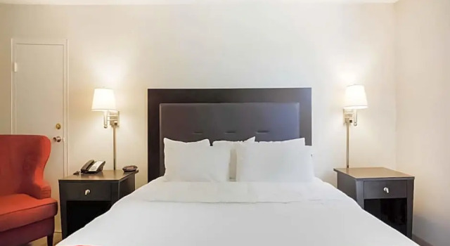 Двухместный люкс Days Inn by Wyndham Conneaut