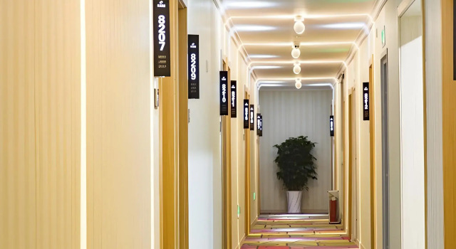 Shell Taian Dongping County Xishan Road Ruyuan City Square Dongyue Plaza Hotel, Prenota Hotel Hotel a Shandong con parcheggio, Parcheggio