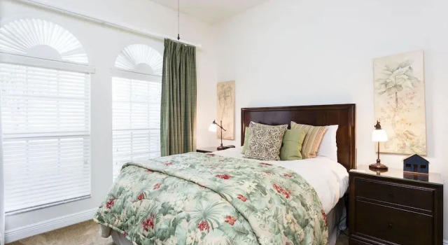 3 Bed Reunion Home w/ South Facing Pool by RedAwning