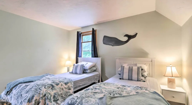 Коттедж Walk to Main Street: Cozy Cottage in Hyannis