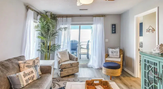 North Myrtle Beach Retreat, Забронировать Отель Отели Норт-Миртл-Бич с парковкой, рядом с Парк развлечений OD Pavilion, Парковка