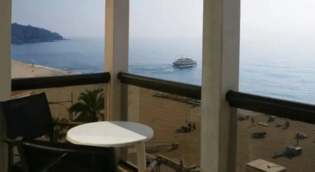 Семейные апартаменты c 1 комнатой с балконом и с видом на море Apartaments Rosanna