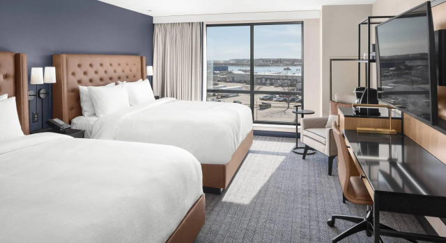 Четырёхместный номер Standard с видом на гавань Courtyard Portland Downtown/Waterfront