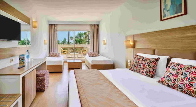 Четырёхместный номер Standard с видом на сад Отель Nerolia Hotel & Spa