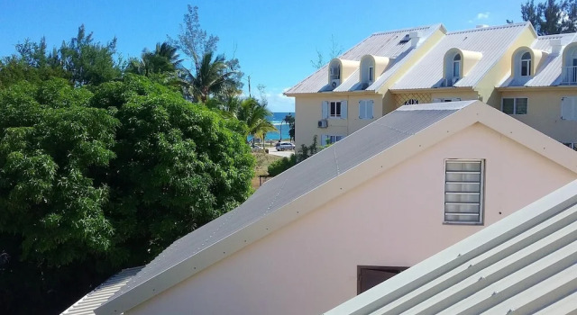 House With 2 Bedrooms in Saint-gilles les Bains, With Wonderful sea View, Shared Pool, Enclosed Garden - 100 m From the Beach, Prenota Casa vacanze Ville a Saint-Paul, Villa