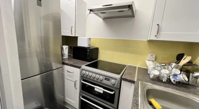 Апартаменты Impeccable 1-bed Apartment in London