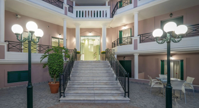 Alamis Hotel & Apartments