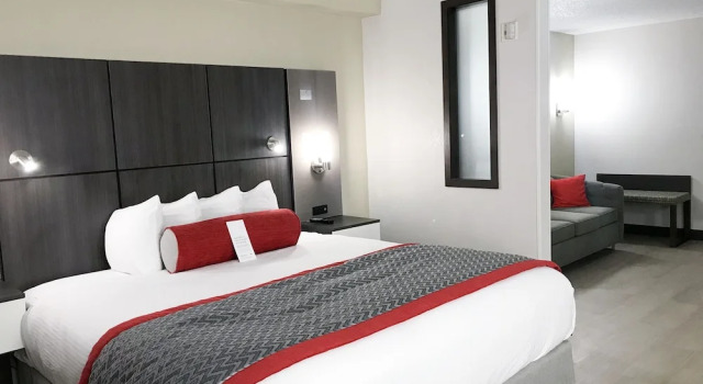 Двухместный люкс Deluxe Ramada by Wyndham Suites Orlando Airport- Free Airport Shuttle