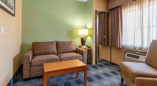 Suite Quality Inn