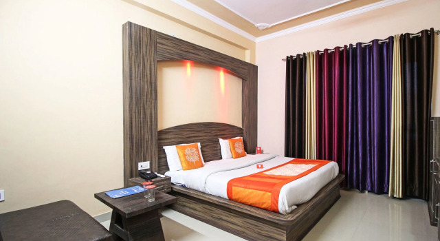 OYO 5876 Hotel KS International, Забронировать Отель Отели Джамму и Кашмира с парковкой, Парковка