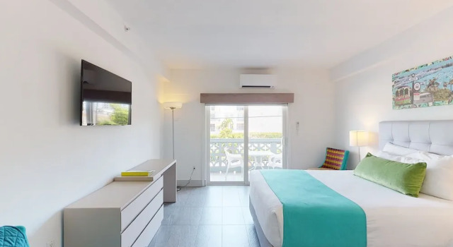 Полулюкс с красивым видом из окна Park Royal Miami Beach