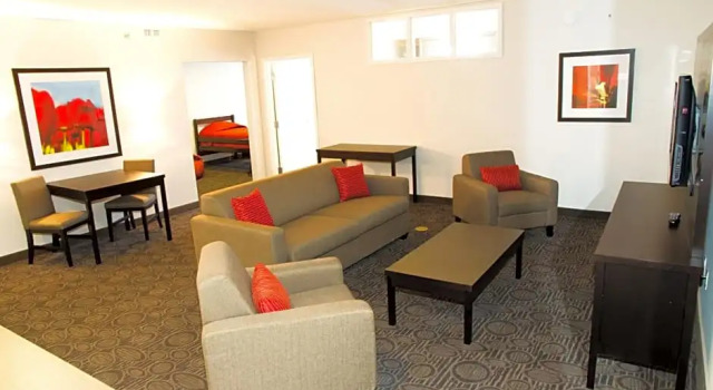 Семейный люкс Holiday Inn Hotel & Suites Red Deer by IHG