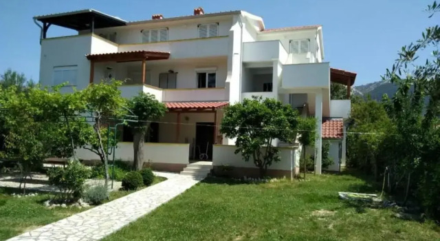 Apartments Verović Rab Banjol, Prenota Appartamento Hotel a Isole Quarnerine con parcheggio, Parcheggio
