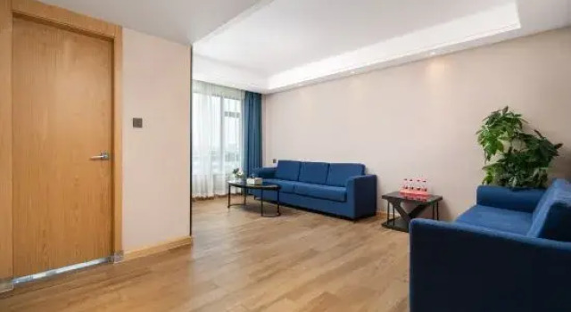 Premier Suite Kyriad Marvelous Hotel (Maoming High Speed Railway Station)