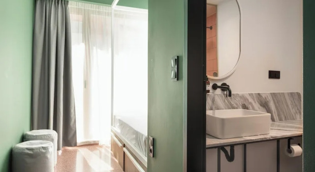 Zeus is Loose Hostel, Забронировать Хостел Хостелы Салоников, рядом с Триумфальная арка императора Галерия, Хостел