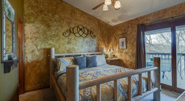 Westcreek Lodge @ Notch-vaulted Ceilings, 2 Pools, Private Lake, 1 Mile to Sdc!, Забронировать Апартаменты/квартира Отели Table Rock Lake с парковкой, Парковка