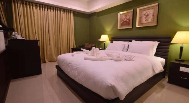 Люкс Executive с балконом Seasons Hotels & Resorts