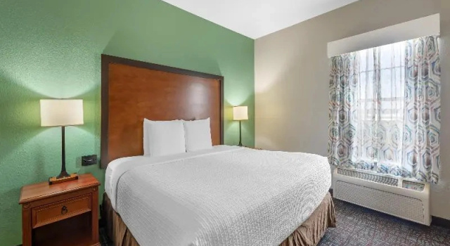 Люкс с видом на бассейн Best Western Plus Georgetown Inn & Suites