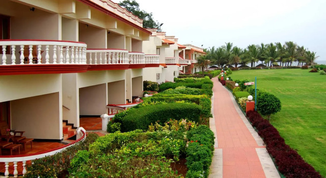 Двухместный номер Standard с балконом и с видом на сад Ideal Beach Resort