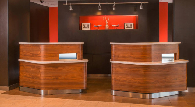 Courtyard by Marriott North Charleston Airport Coliseum, Забронировать Отель Северный Чарльстон Чарльстон, рядом с Центр исполнительских видов искусства North Charleston Coliseum