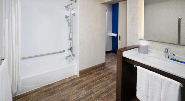 Четырёхместный номер Standard Holiday Inn Express - Sarnia - Point Edward by IHG