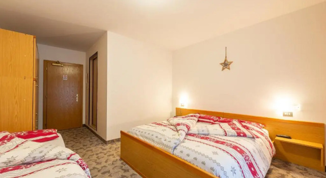 Трёхместный номер Standard Spires Hotel