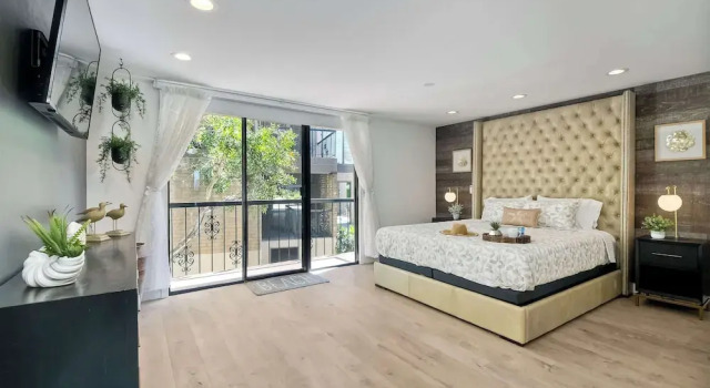 Solana Sunset Stunning Beachside Retreat for 4!