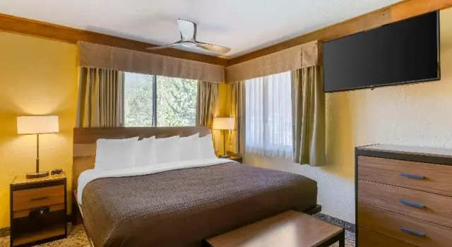 Четырёхместный номер Standard с балконом Best Western Rivers Edge