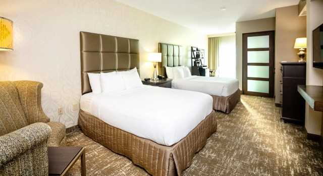 Четырёхместный номер Standard Crowne Plaza Charleston by IHG