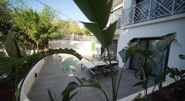 Люкс Luxury Icon Beach Suites Hotel Sovalye Island