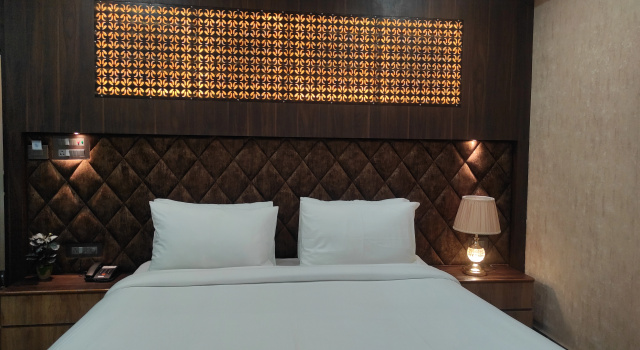 Royale suite Hotel Aavas Inn