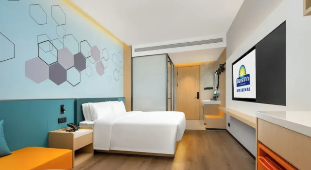 Двухместный номер Comfort Days Inn By Wyndham Zhuhai Gongbei Port