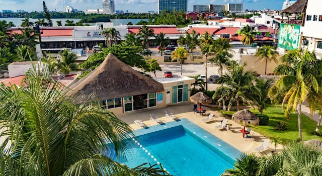 Двухместный номер Deluxe с видом на море Paradise Beachfront & Nightlife Heart