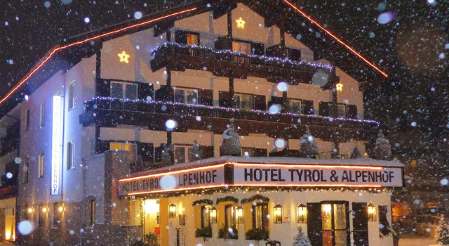 Hotel Tyrol - Alpenhof, Rezerwuj Hotel Hotele w Tyrol ze śniadaniem, Śniadanie