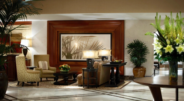 Renaissance Newport Beach Hotel, Забронировать Отель Ньюпорт-Бич Beach Cities Orange County