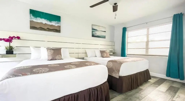 Четырёхместный номер Deluxe Hollywood Beach Hotels
