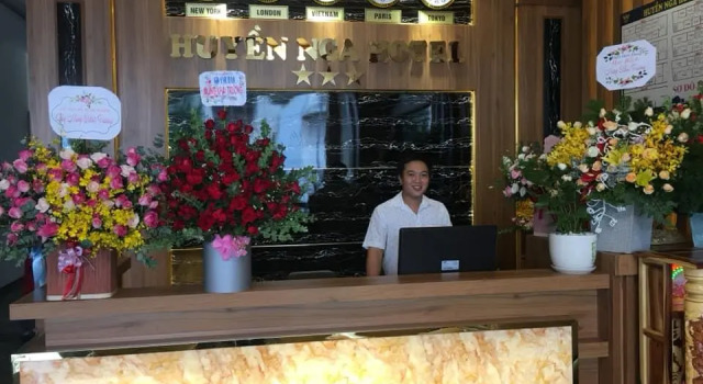 Huyen Nga Hotel, Rezerwuj Hotel Hotele w Dak Lak z parkingiem, Parking